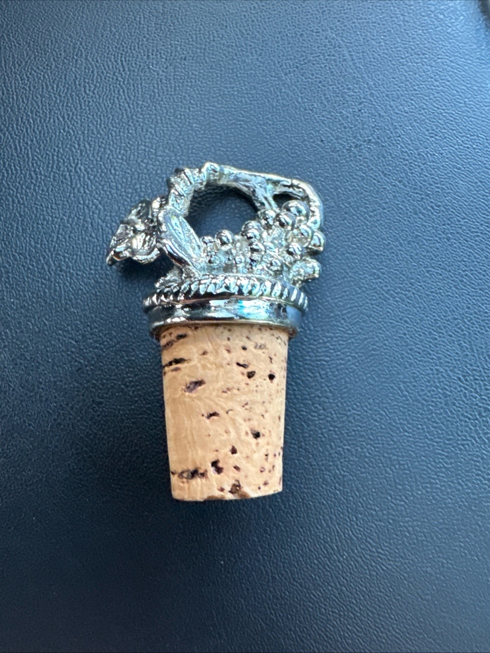 Metal GRAPES , VINE AND LEAVES WINE BOTTLE STOPPER Cork Wine Stopper